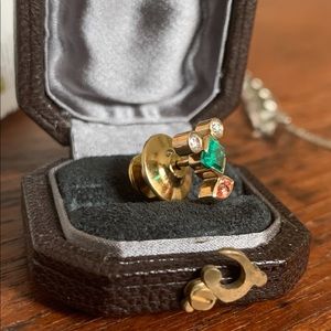 Custom 14kt Emerald Collar / Jacket Pin